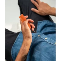 Tarjetero metálico Secrid tarjetero__cardprotector_barcelona_orange_3 con diseño compacto