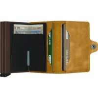 Tarjetero metálico Secrid tarjetero__t_wallet_barcelona_ocre_3 con diseño compacto