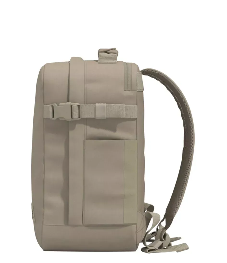 Mochila CabinZero Classic Tech 28L, vista de producto para viaje y cabina