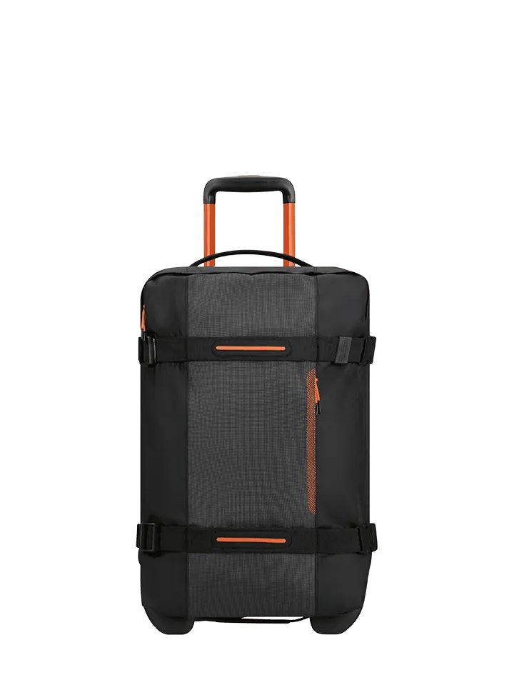 Bolsa de viaje American Tourister en color negro, detalle de ruedas, asas resistentes, formato flexible y espacio amplio