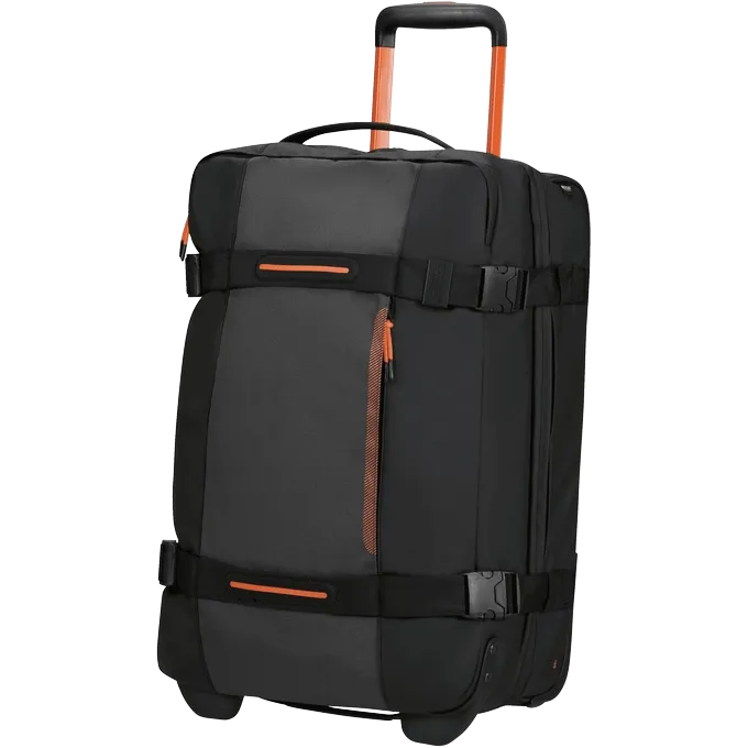 Bolsa de viaje American Tourister en color negro, detalle de ruedas, asas resistentes, formato flexible y espacio amplio