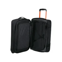 Bolsa de viaje American Tourister en color negro, detalle de ruedas, asas resistentes, formato flexible y espacio amplio