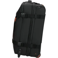 Bolsa de viaje American Tourister en color negro, detalle de ruedas, asas resistentes, formato flexible y espacio amplio