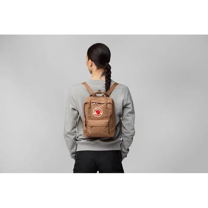 Mochila Fjallraven mochila__kanken_mini_royal_bl_4 resistente y funcional para uso diario