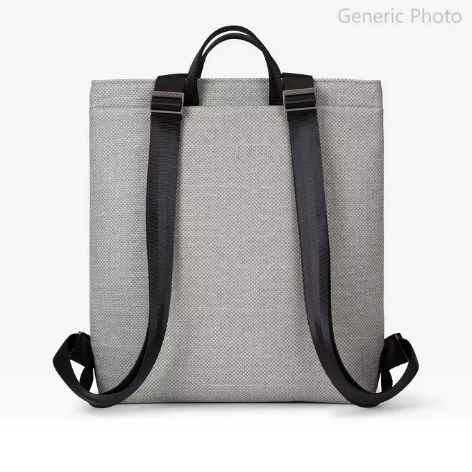 mochila Babau Boogie M en acabado Delta Ivory, vista frontal para uso diario
