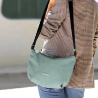 bolso bandolera Babau Jazz en color menta, vista frontal para uso diario