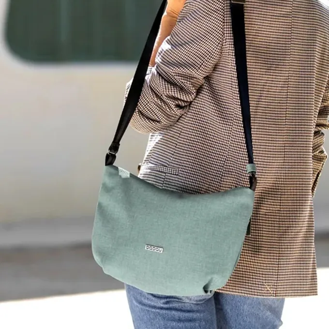 bolso bandolera Babau Jazz en color menta, vista frontal para uso diario