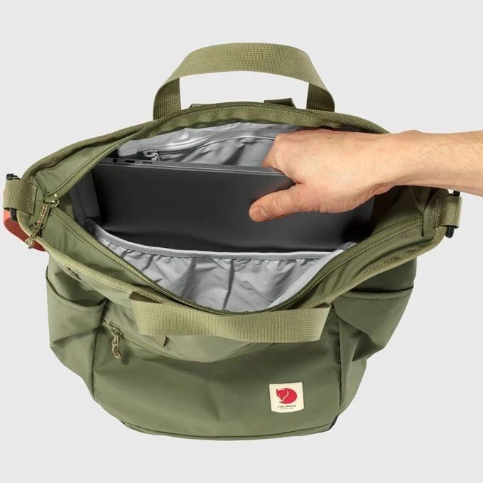 Mochila Fjallraven comparar-mochila--high-coast-totepack-6 resistente y funcional para uso diario