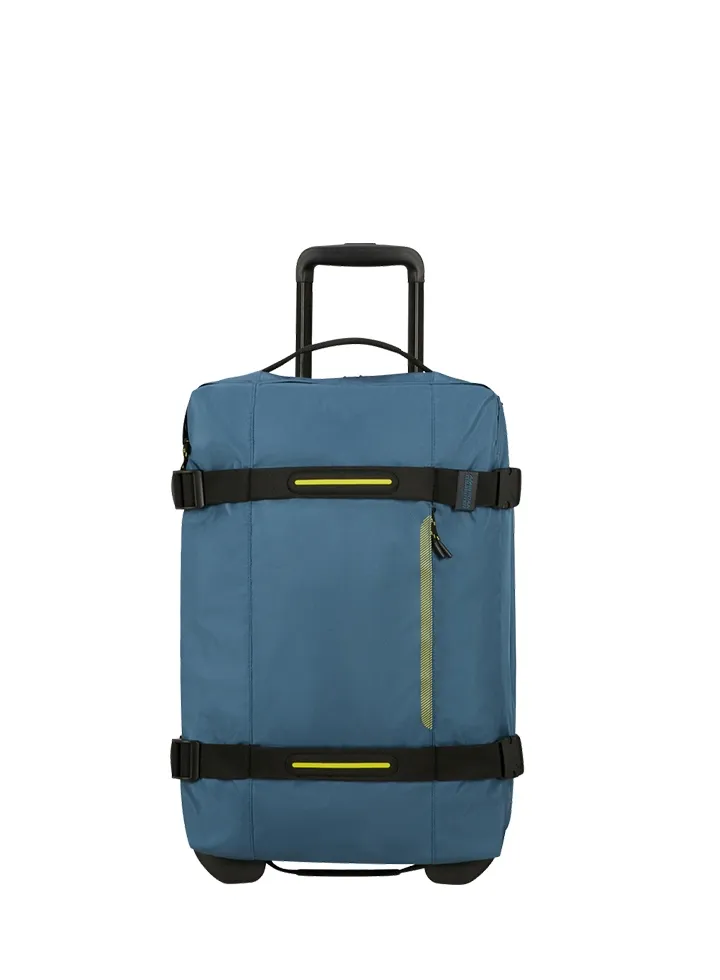Bolsa de viaje American Tourister, detalle de ruedas, asas resistentes, formato flexible y espacio amplio