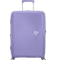 Maleta mediana Soundbox American Tourister en color lavanda, vista principal, carcasa rígida, ruedas 360° y diseño resistente