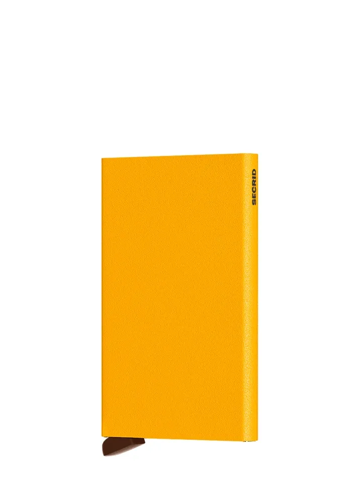 Tarjetero metálico Secrid _tarjetero_cardprotector_powder_ochre con diseño compacto